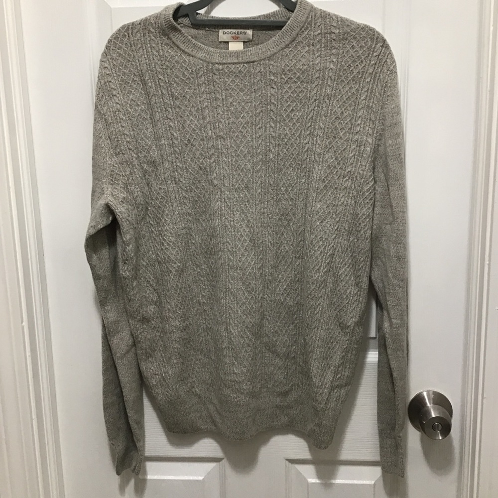 Men’s light grey sweater